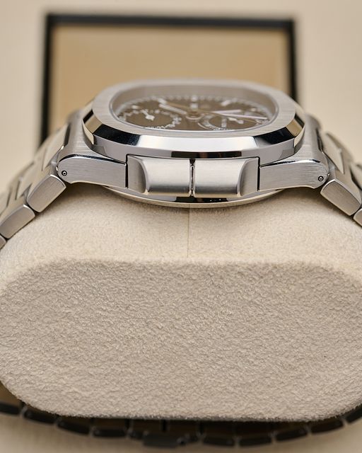 Patek Philippe Nautilus 5990/1A-001 Image 6